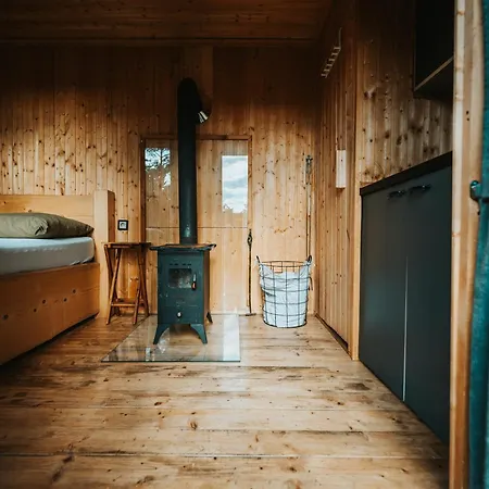 Tiny Glamp - Kontejner Pod Pradedem