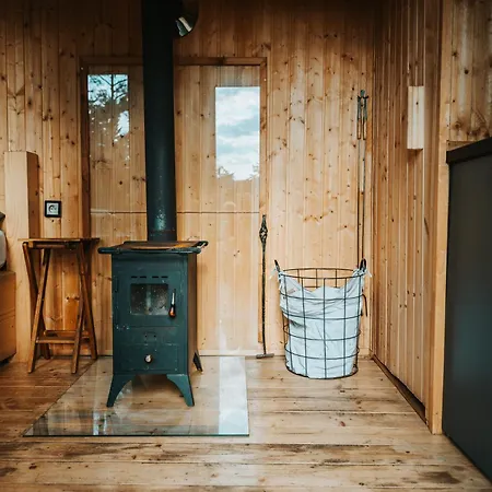 Tiny Glamp - Kontejner Pod Pradedem Luxuszelt